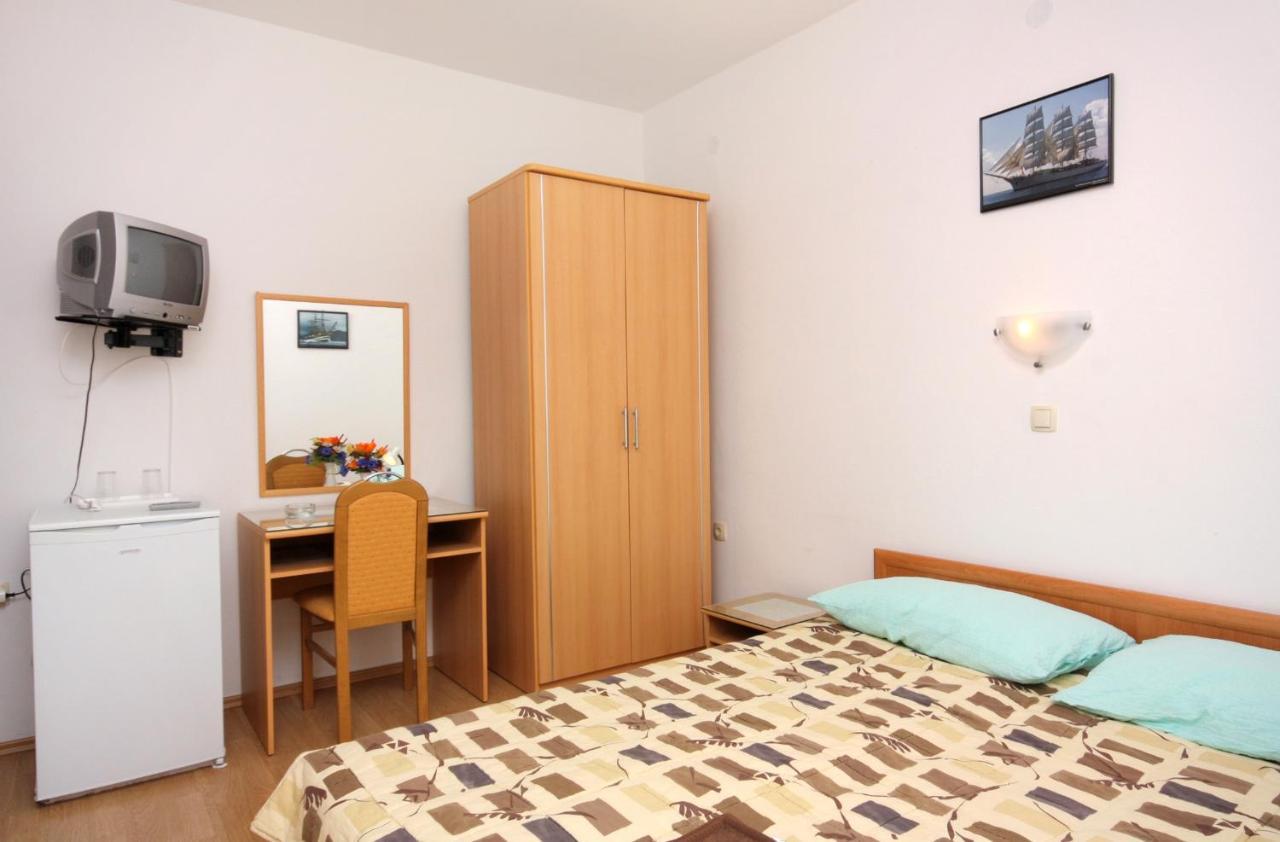 Double Room Vrbnik 5301B Dış mekan fotoğraf